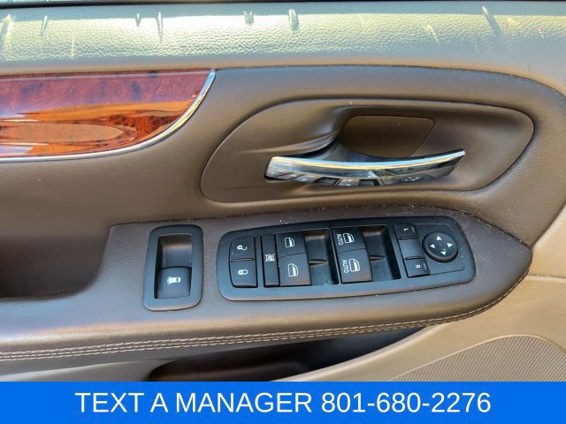 Used 2014 Chrysler Town & Country Touring-L w/ Driver Convenience Group FWD image 13