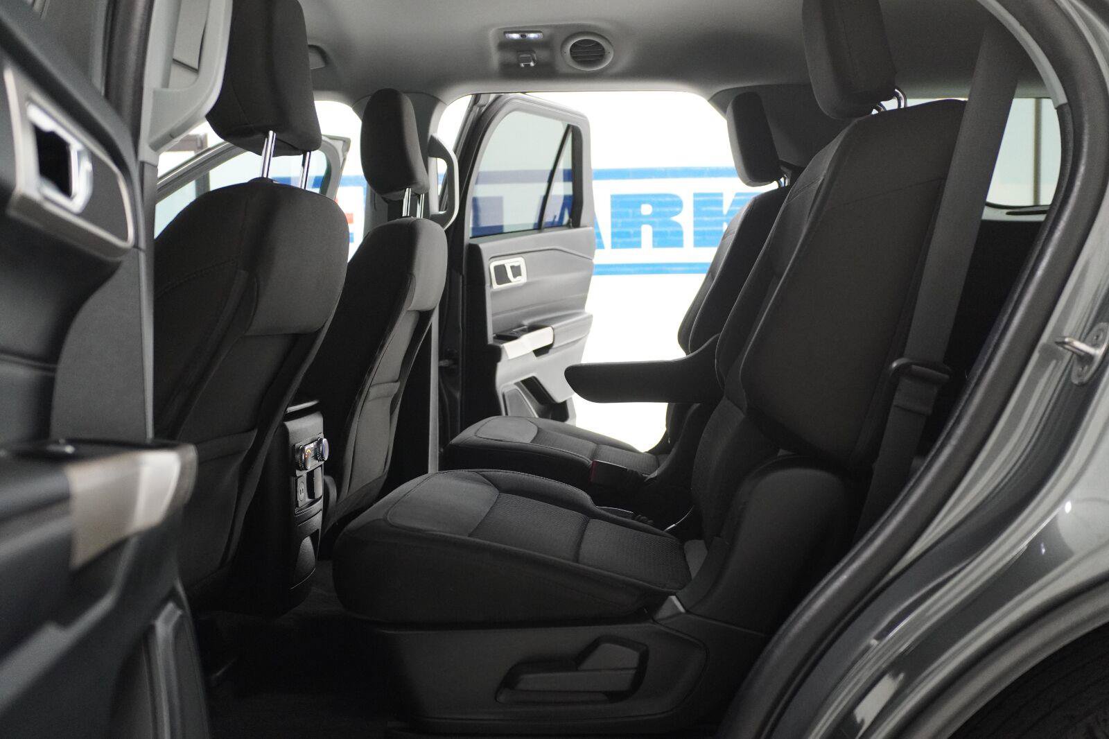 Used 2023 Ford Explorer XLT RWD image 25