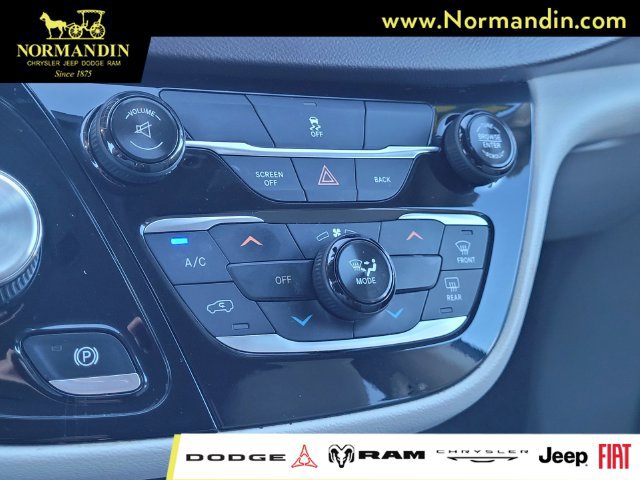 Used 2017 Chrysler Pacifica LX FWD image 11