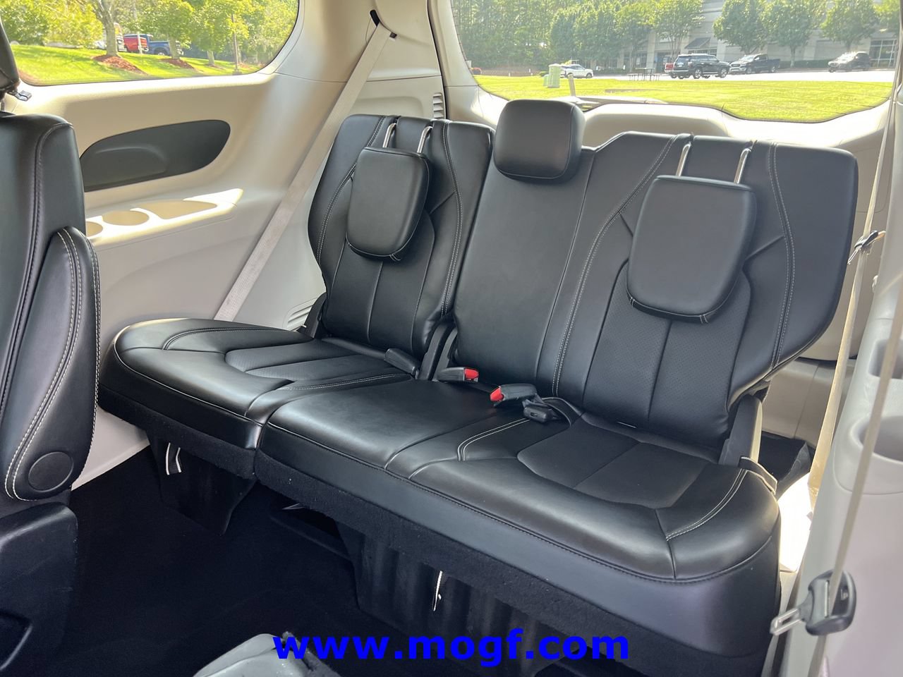 Used 2024 Chrysler Pacifica Touring-L FWD image 23