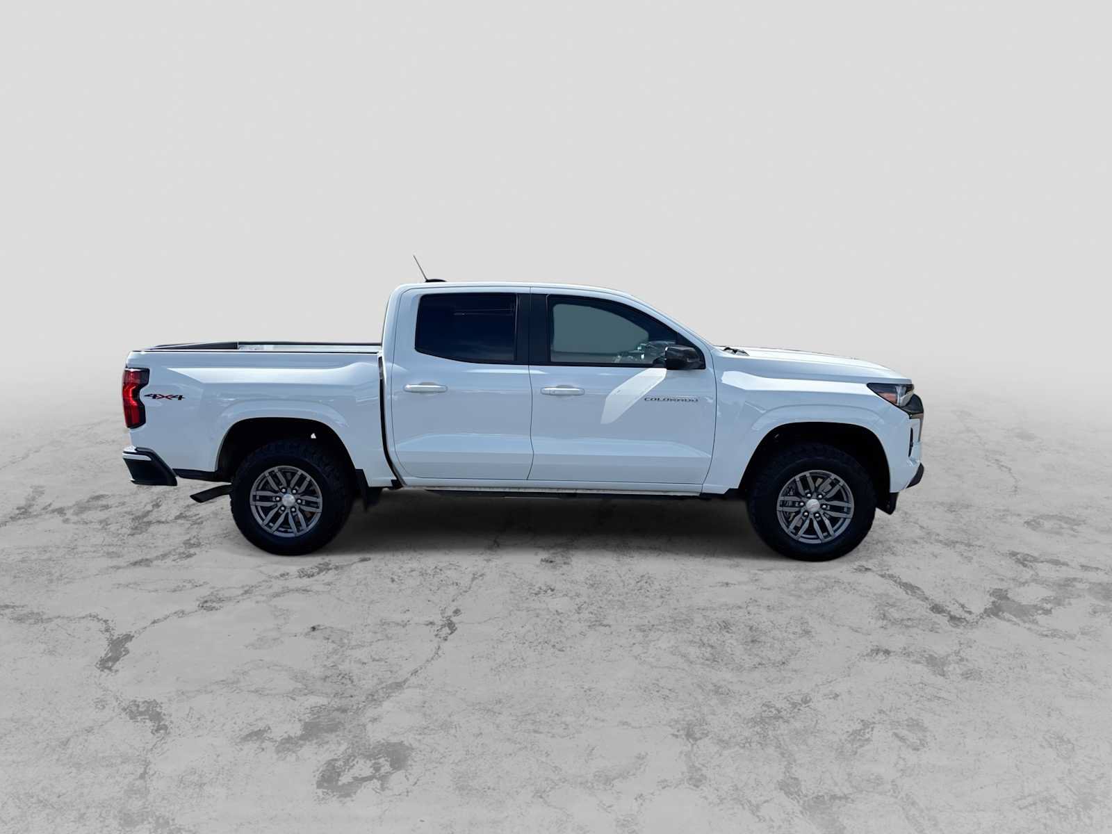 Used 2024 Chevrolet Colorado LT w/ LT Convenience Package II AWD/4WD image 9