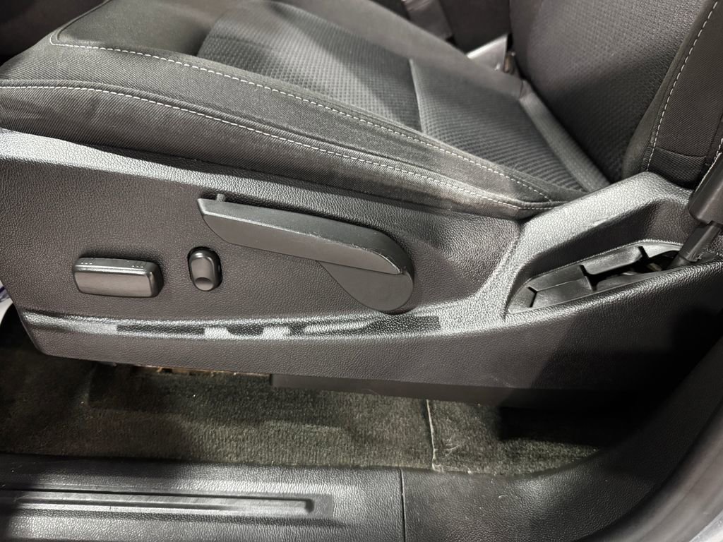 Used 2018 Chevrolet Colorado LT image 17