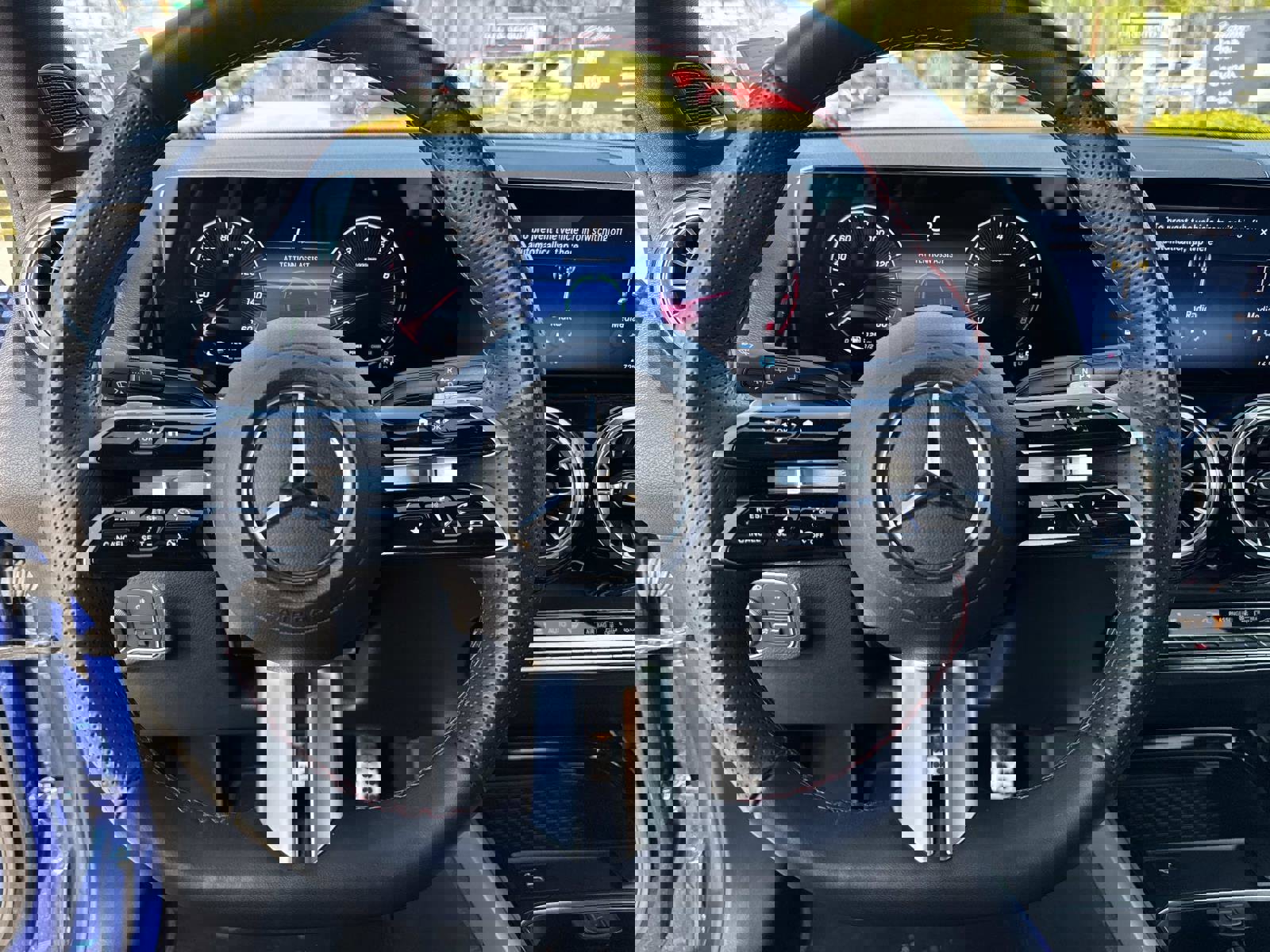 Used 2025 Mercedes-Benz GLB 250 image 30