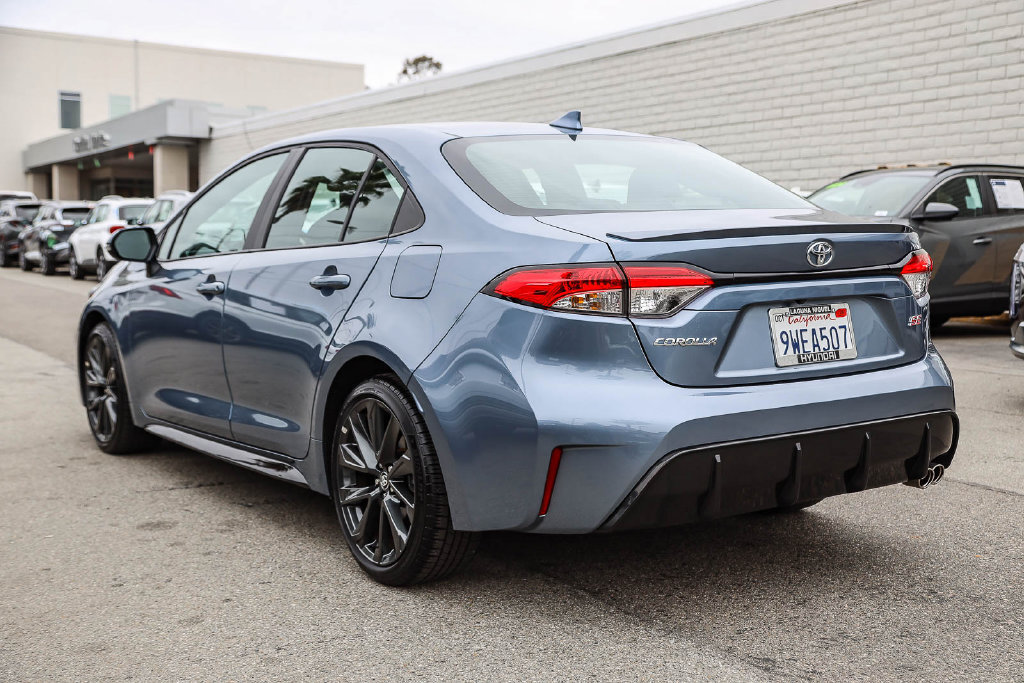 Used 2026 Toyota Corolla SE w/ SE Package FWD image 4