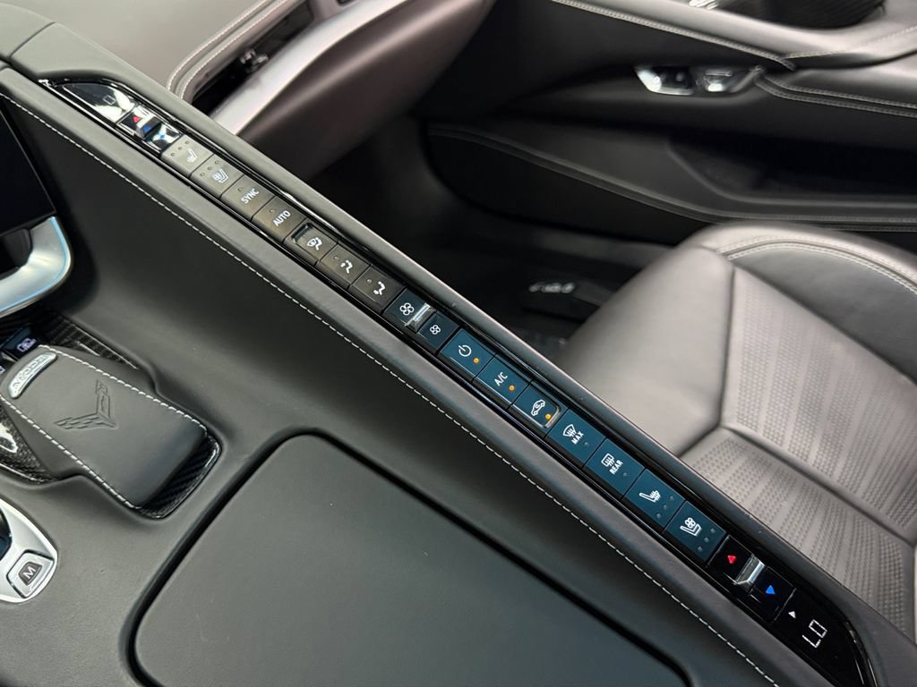Used 2021 Chevrolet Corvette Stingray Premium Cpe w/ Z51 Performance Package RWD image 23