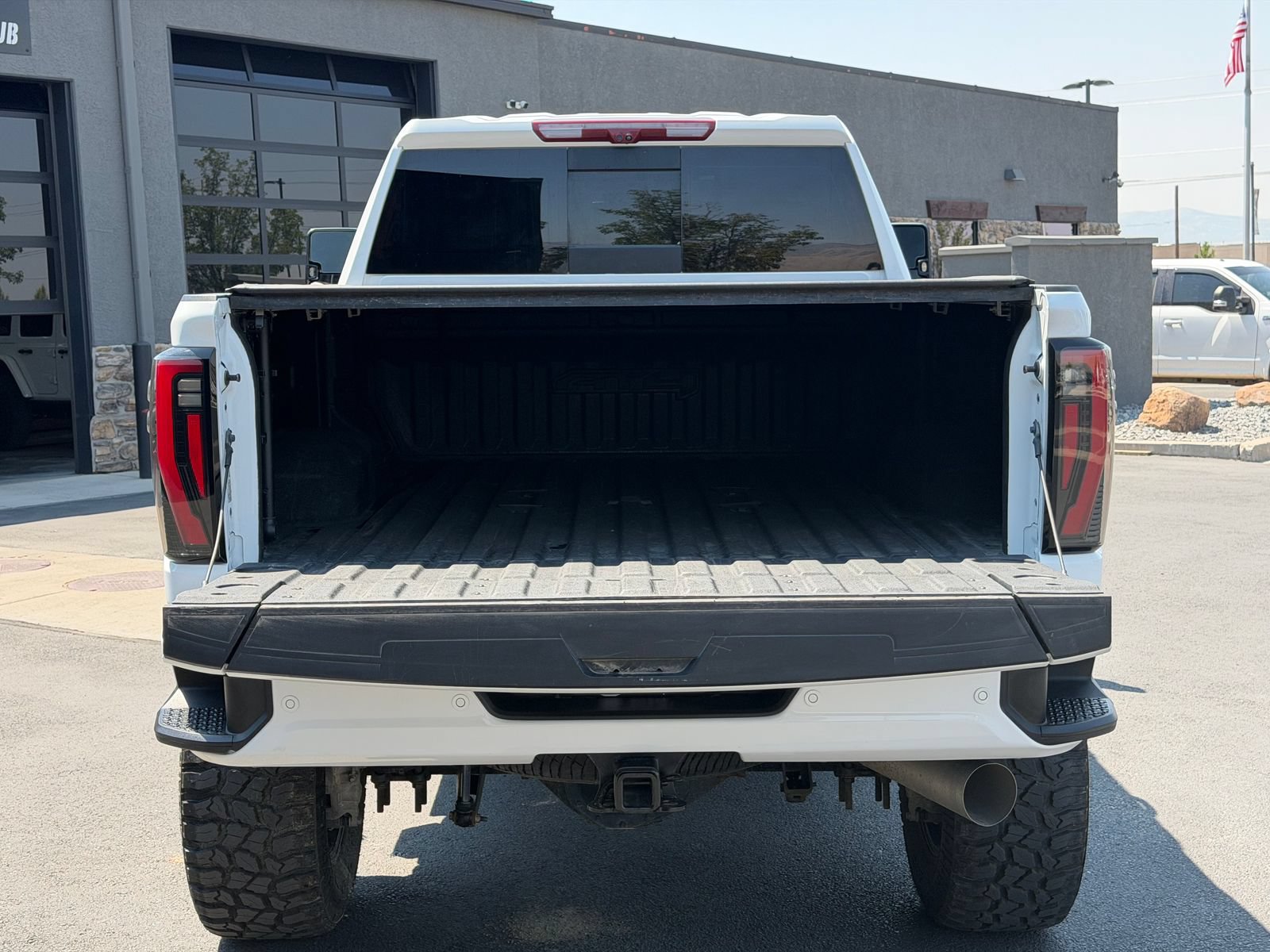 Used 2024 GMC Sierra 3500 AT4 w/ AT4 Premium Plus Package AWD/4WD image 9