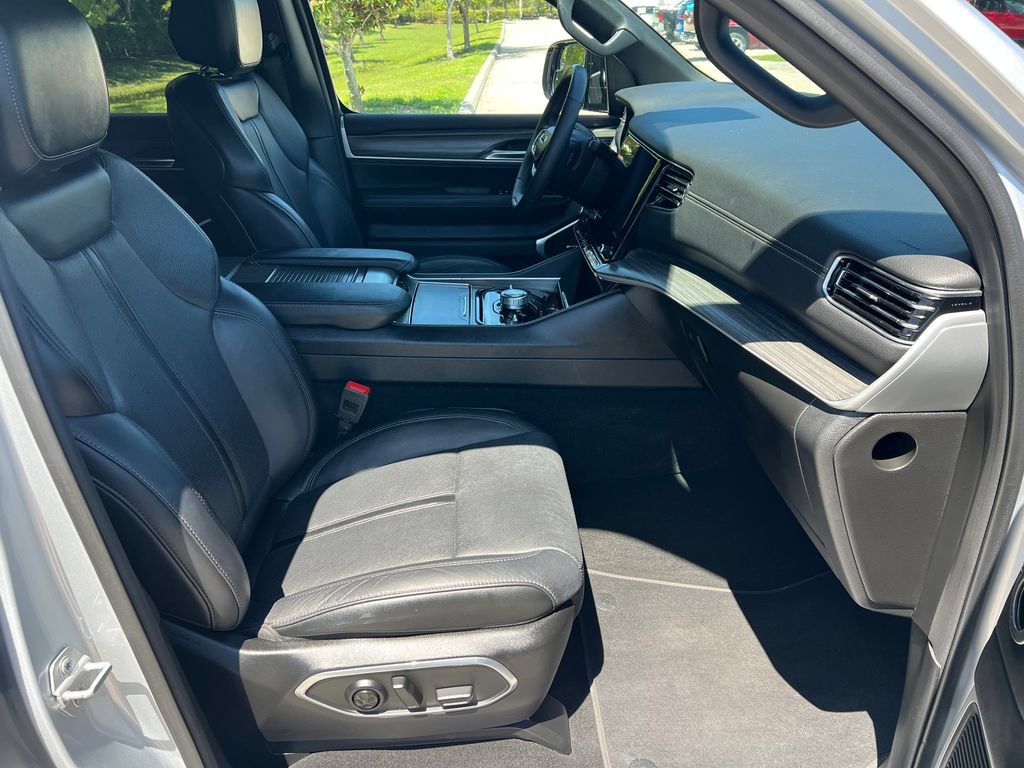 Certified 2024 Jeep Wagoneer L Series III w/ Flexible Seating Group AWD/4WD image 37