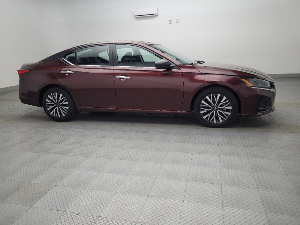 Used 2024 Nissan Altima 2.5 SV image 11