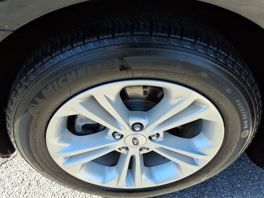 Used 2017 Ford Taurus SE image 34