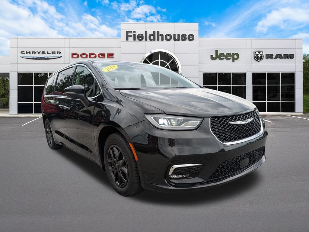 Used 2023 Chrysler Pacifica Touring-L FWD image 8