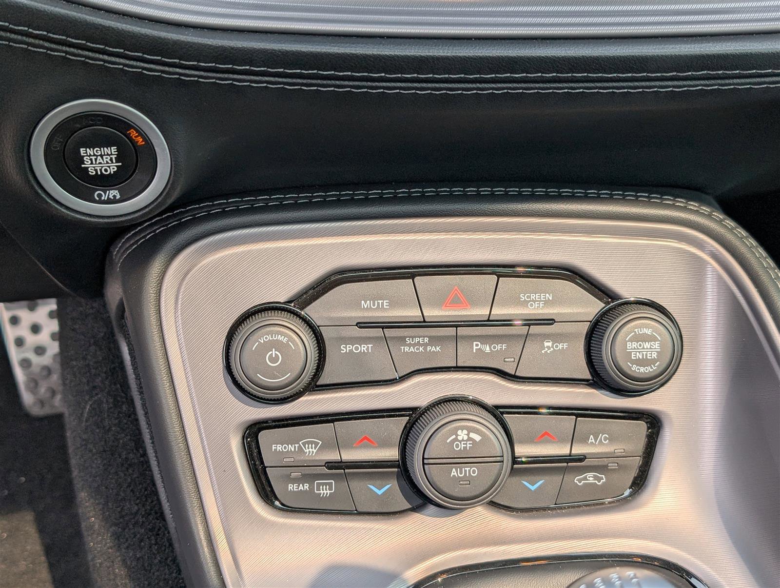 Used 2023 Dodge Challenger R/T w/ Plus Package image 25