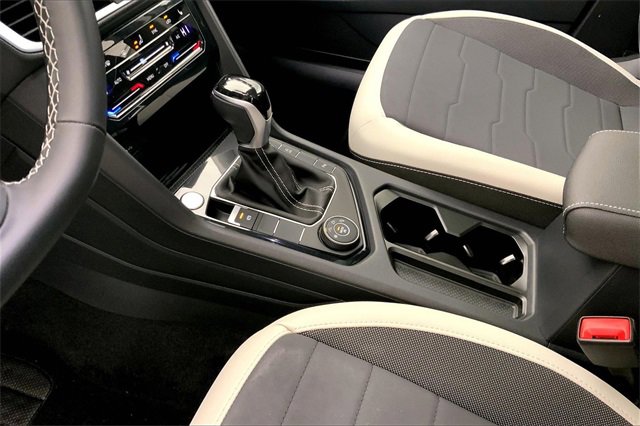 Certified 2025 Volkswagen Taos SE w/ Panoramic Sunroof Package image 17