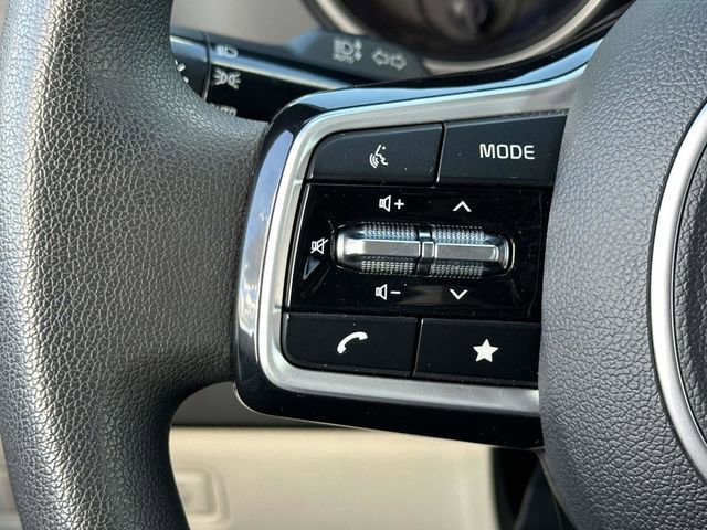 Used 2023 Kia Carnival LX image 10