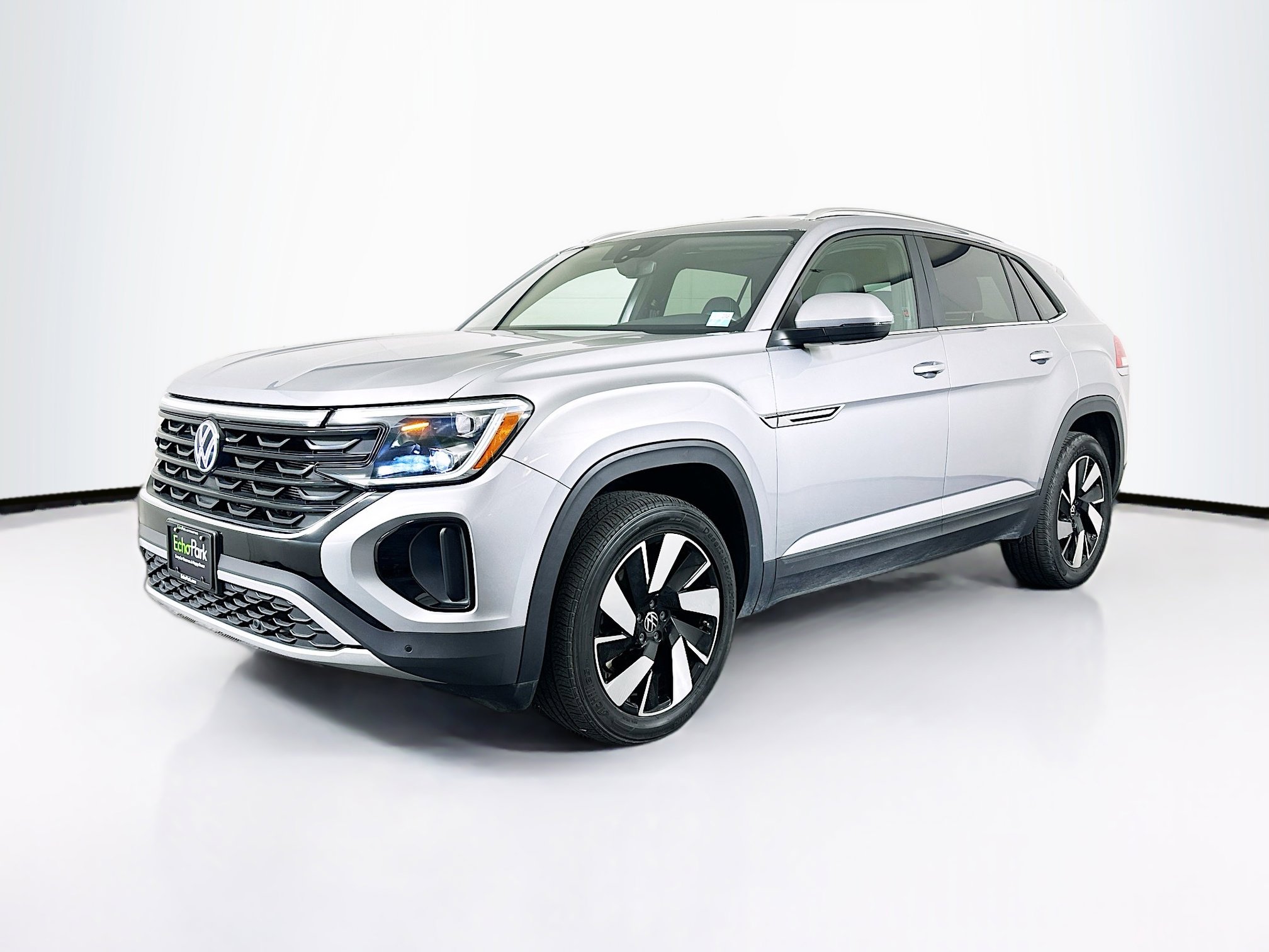 Used 2025 Volkswagen Atlas Cross Sport SE FWD image 3