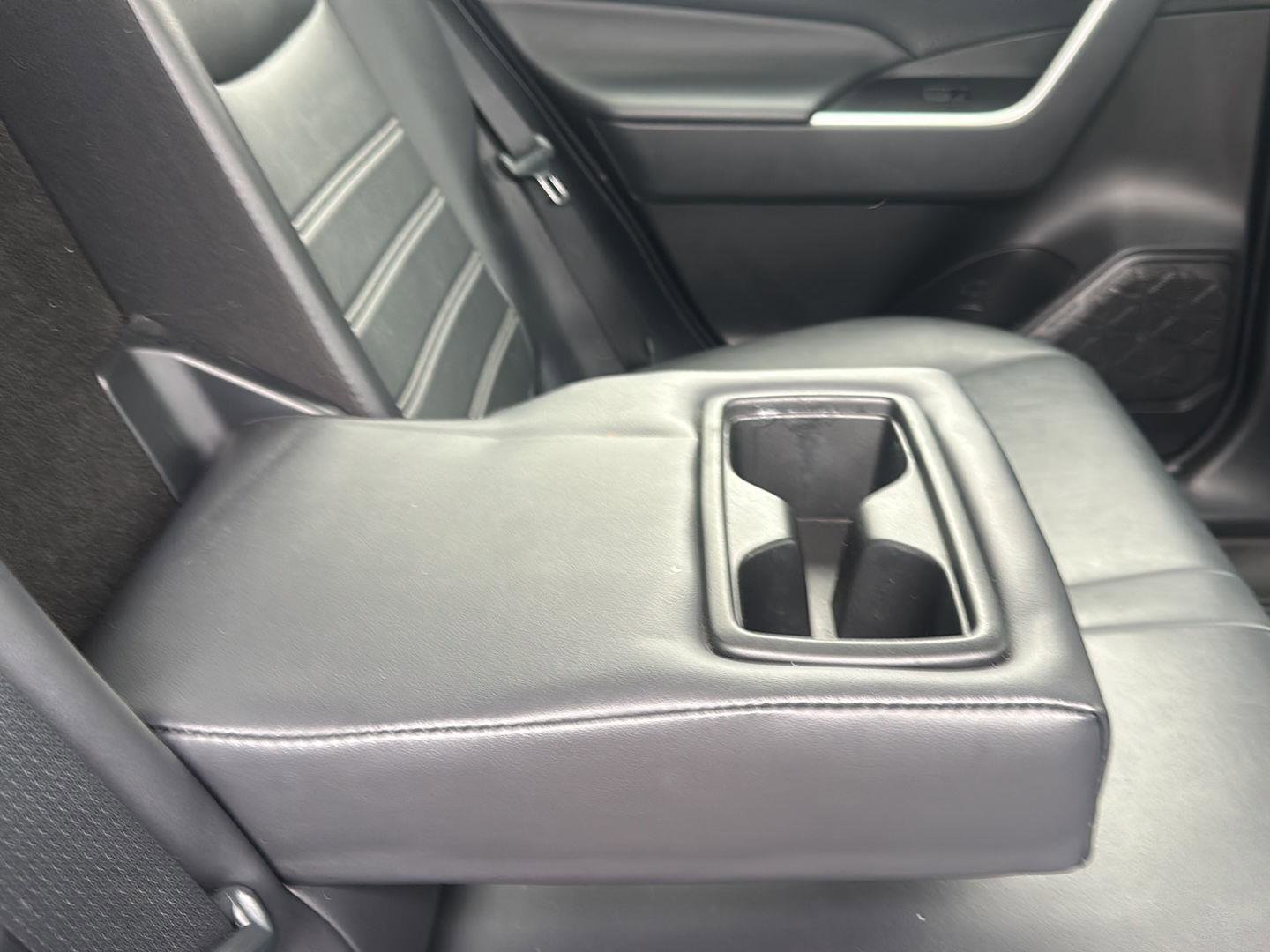 Used 2022 Toyota RAV4 XLE Premium image 14