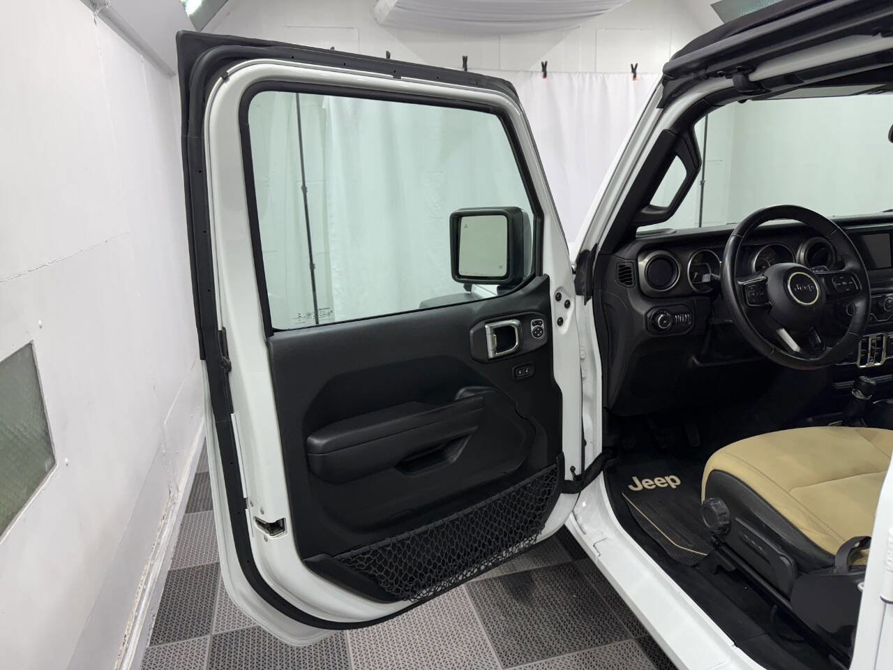 Used 2018 Jeep Wrangler Unlimited Sport S image 23