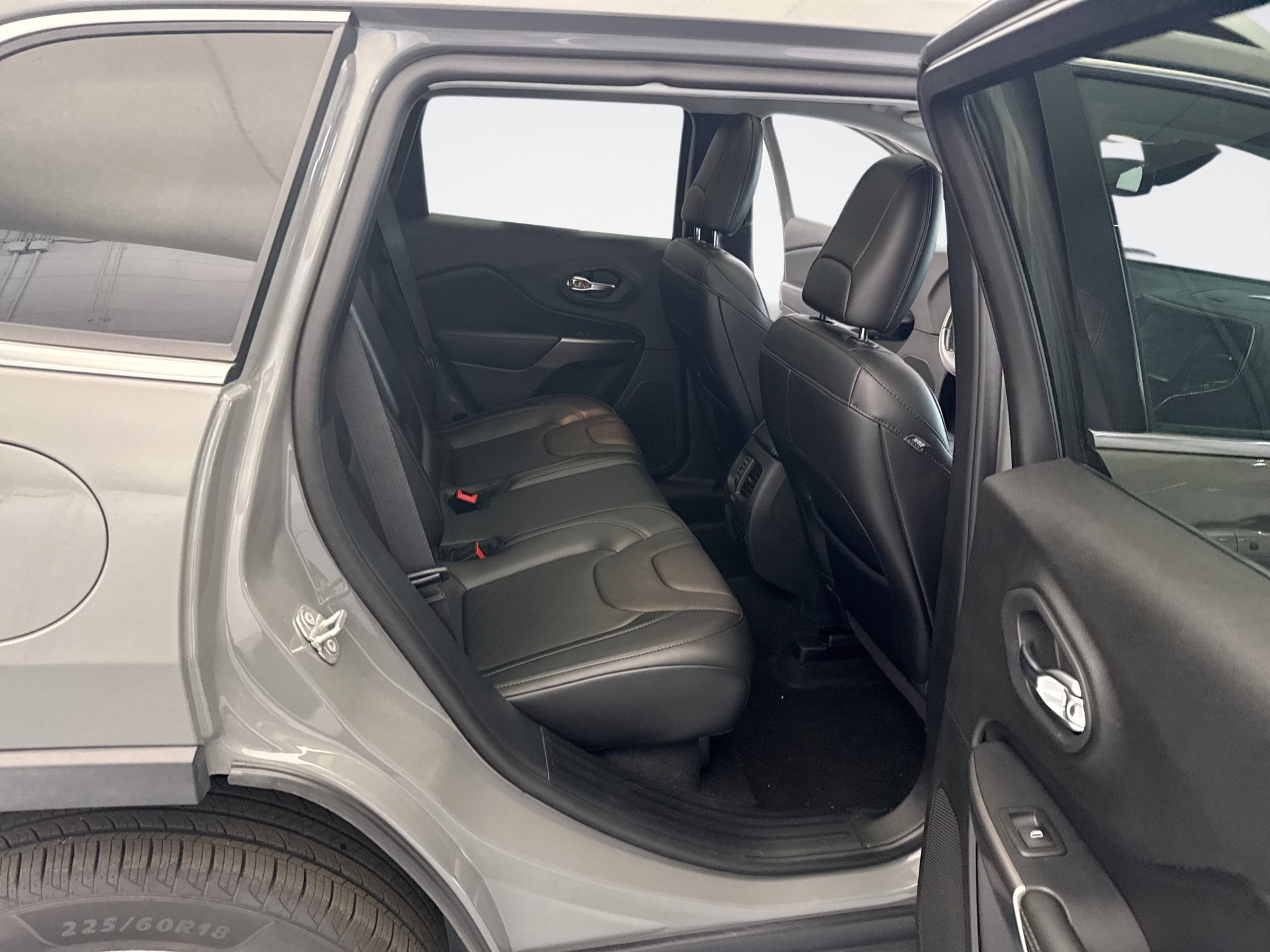 Used 2020 Jeep Cherokee Limited AWD/4WD image 21