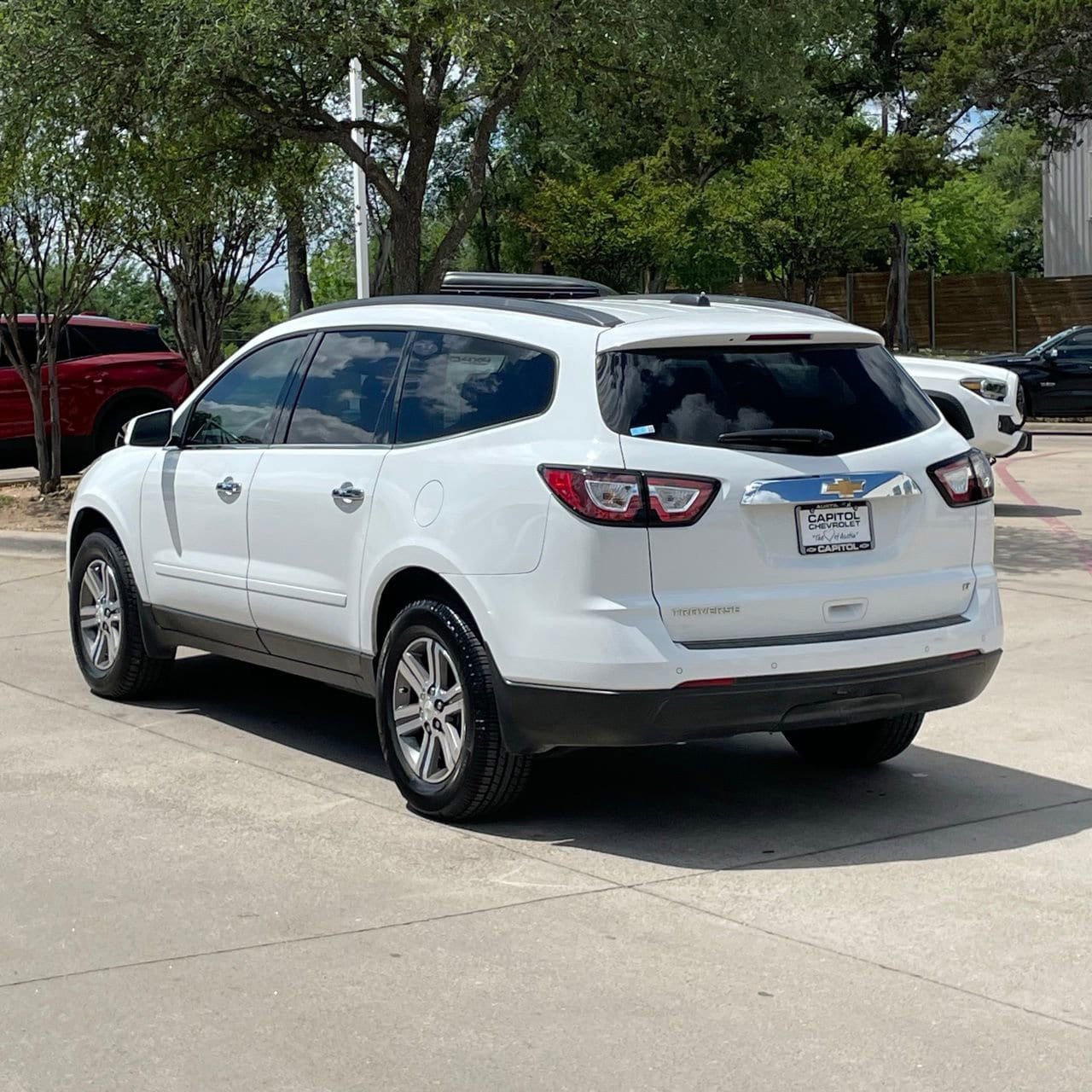 Used 2017 Chevrolet Traverse LT FWD image 4