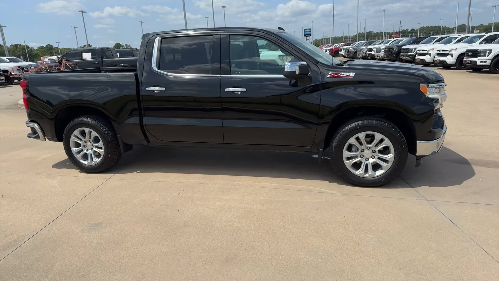Used 2025 Chevrolet Silverado 1500 LTZ w/ Technology Package AWD/4WD image 9