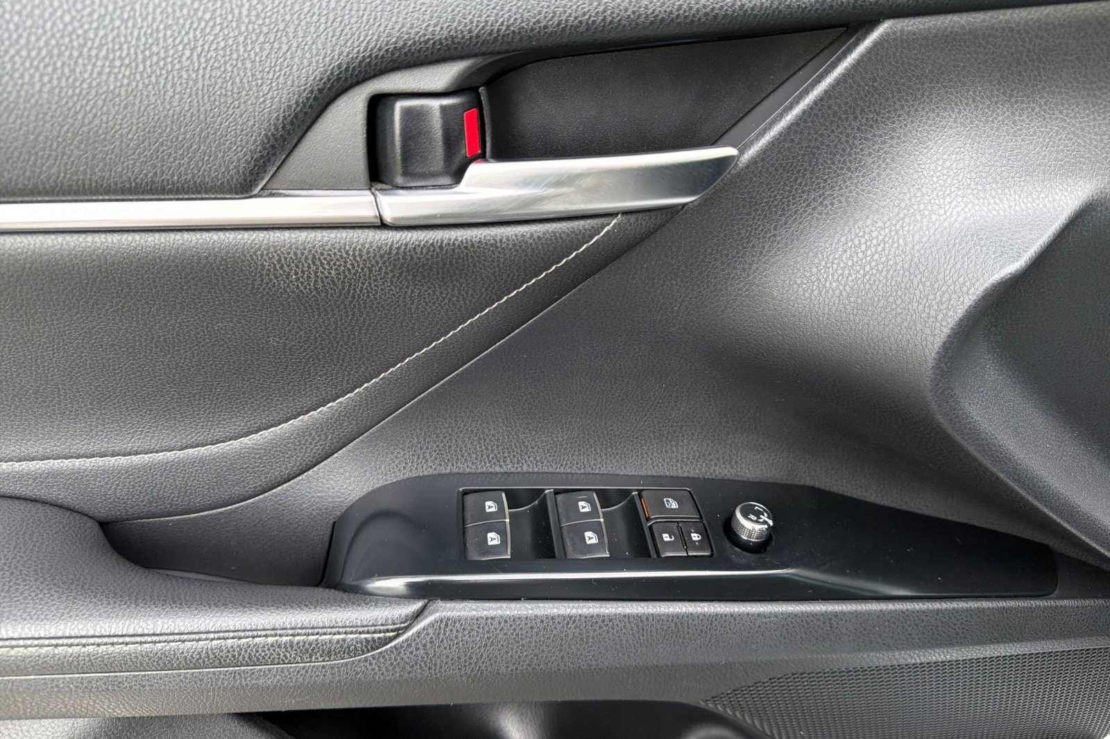 Used 2018 Toyota Camry XSE w/ Driver Assist Package image 12