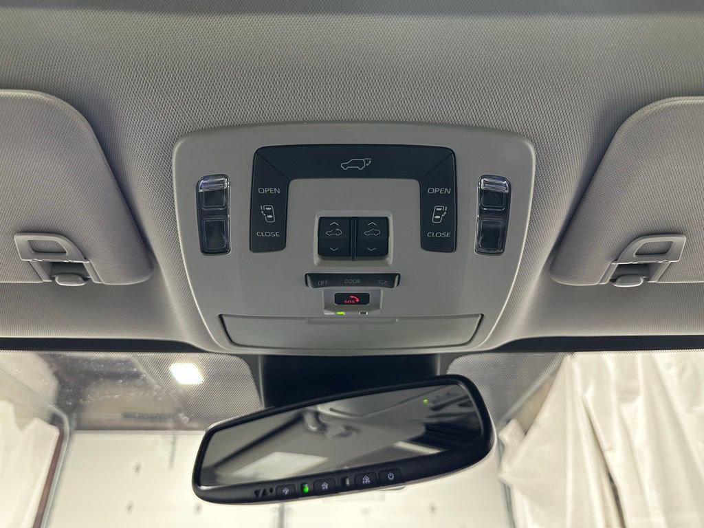 Used 2025 Toyota Sienna XLE image 42