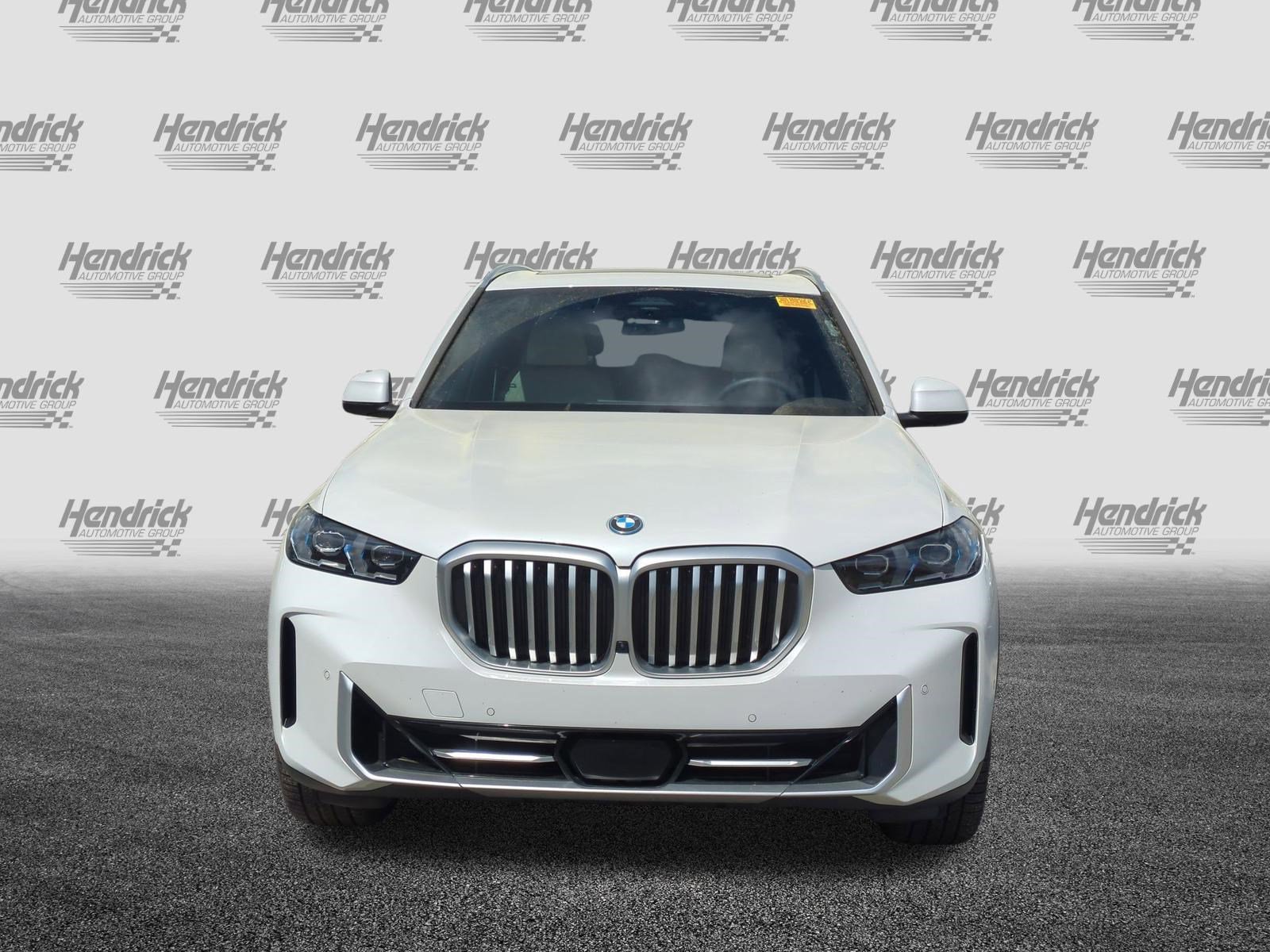 Certified 2024 BMW X5 xDrive50e w/ Premium Package image 3