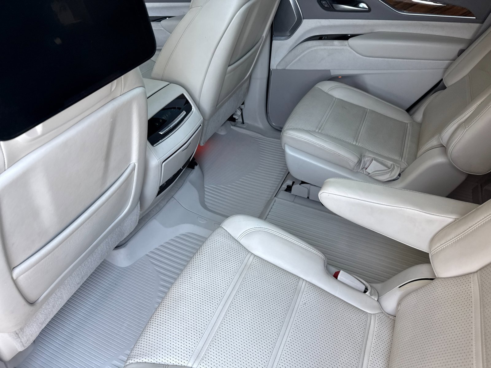 Used 2021 Cadillac Escalade Sport Platinum image 12