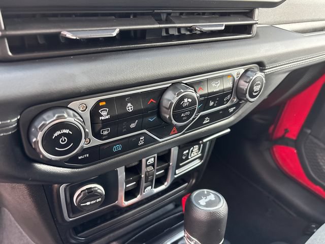 Used 2025 Jeep Wrangler Unlimited Sahara AWD/4WD image 22