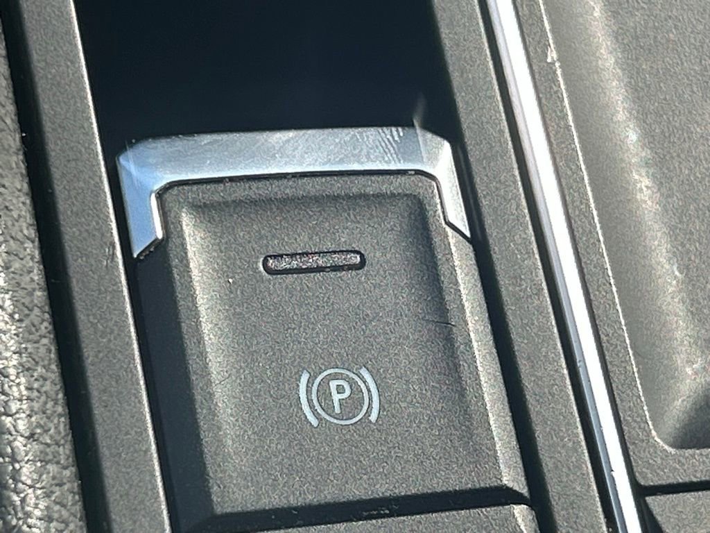 Certified 2023 Volkswagen Atlas SE image 53