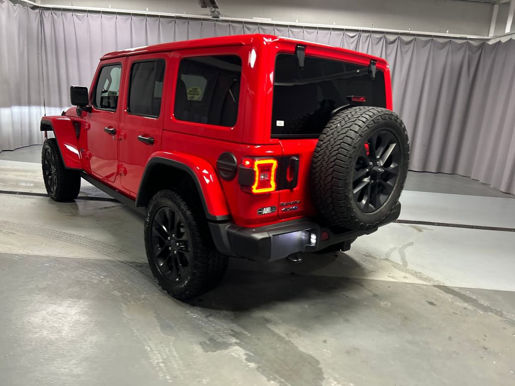 Used 2025 Jeep Wrangler Unlimited Sahara AWD/4WD image 5