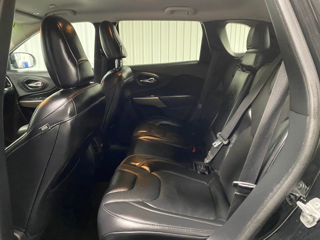 Used 2019 Jeep Cherokee Limited image 10