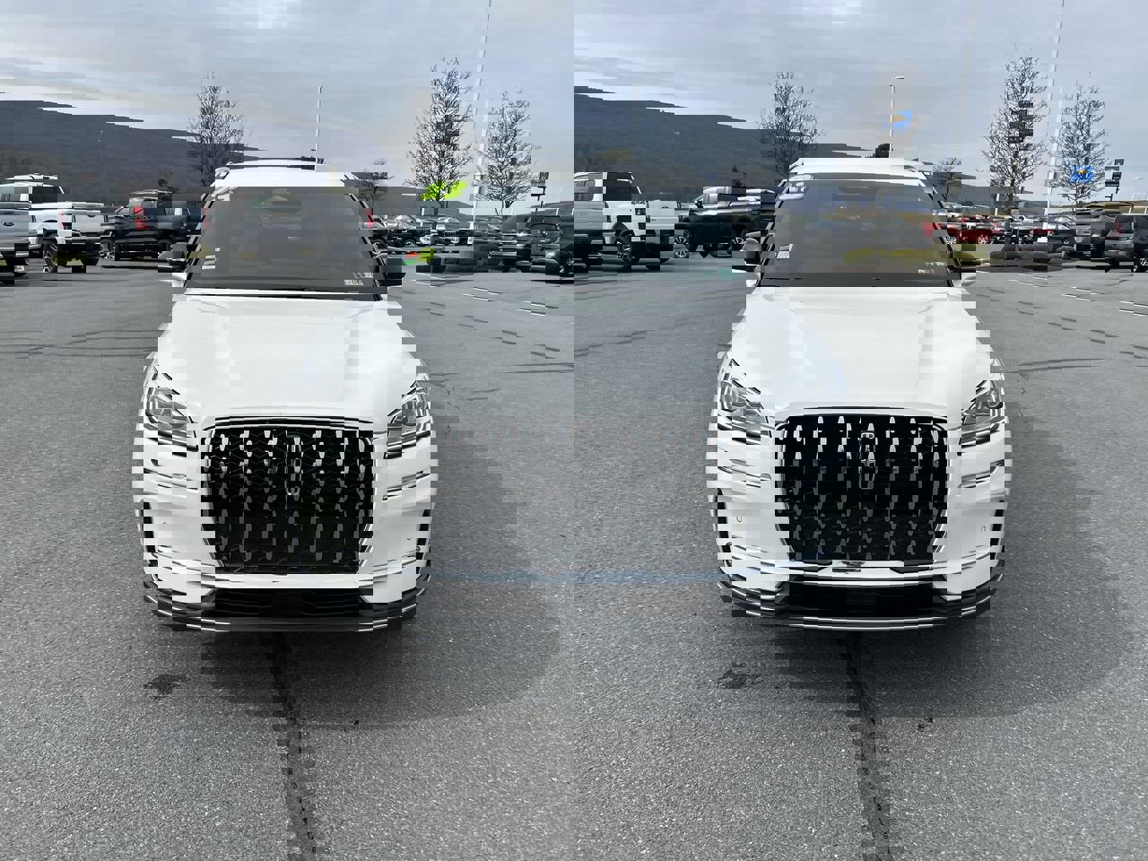 Used 2023 Lincoln Corsair Reserve w/ Equipment Group 201A image 2