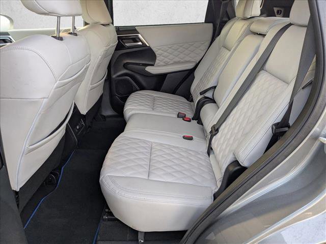 Used 2023 Mitsubishi Outlander SEL AWD/4WD image 17