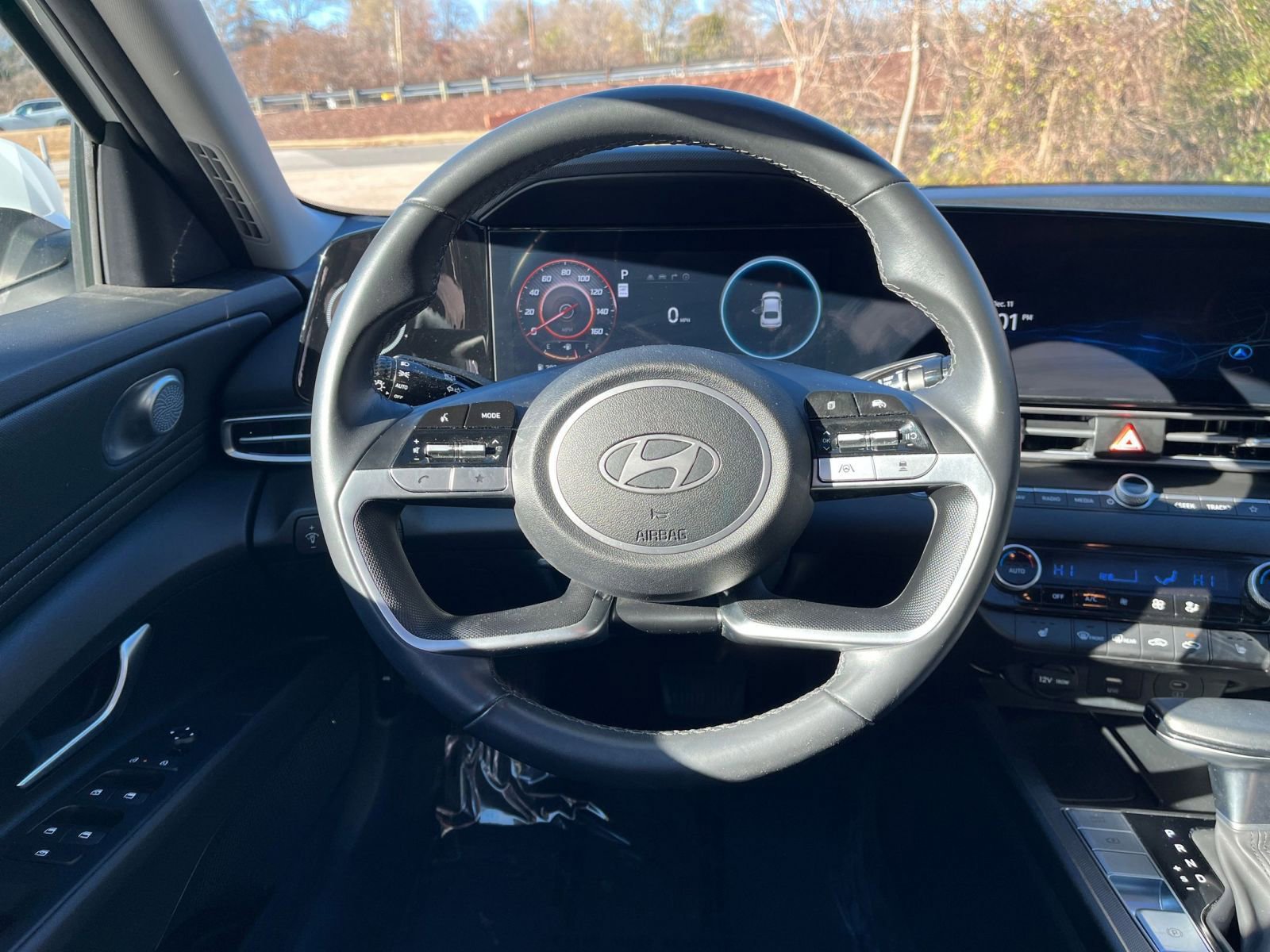 Used 2025 Hyundai Elantra SEL image 31