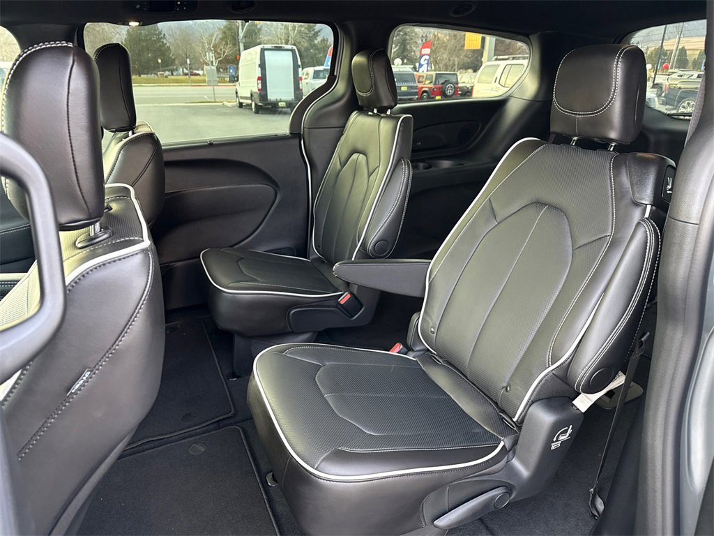New 2026 Chrysler Pacifica Limited image 9
