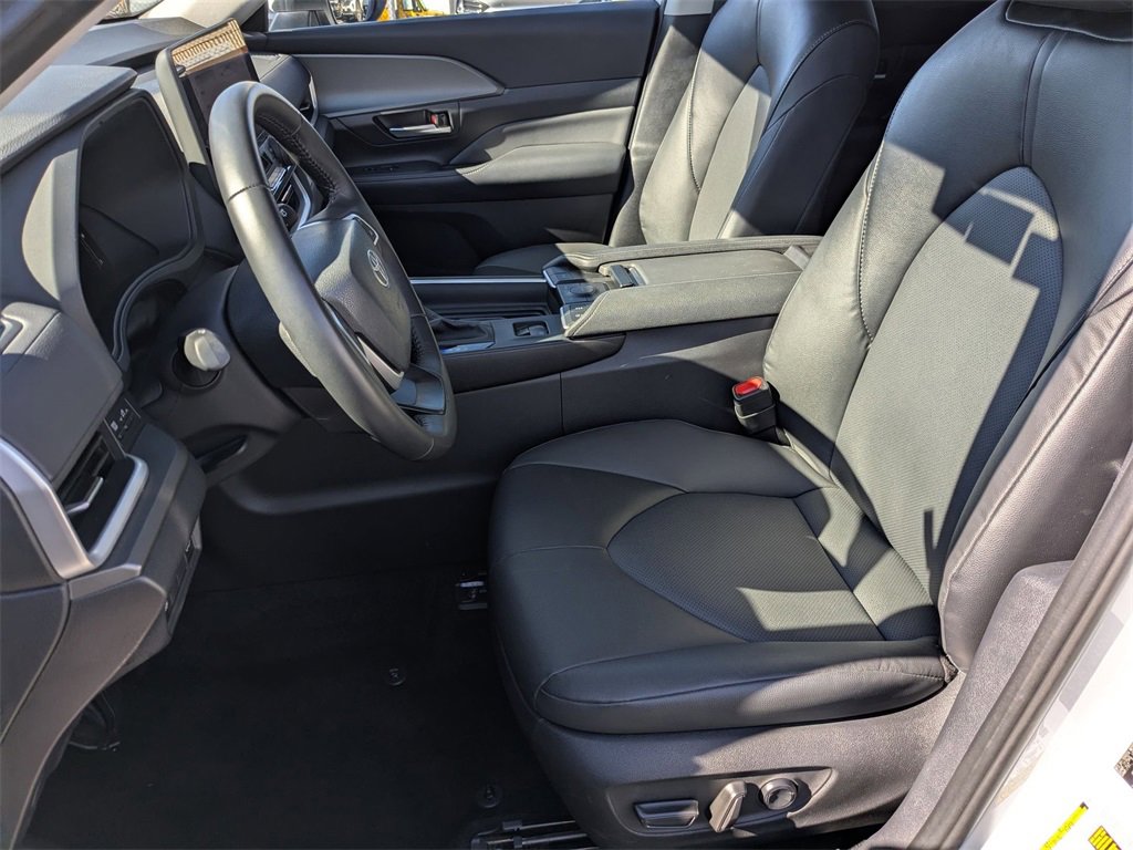 Used 2025 Toyota Grand Highlander FWD image 18