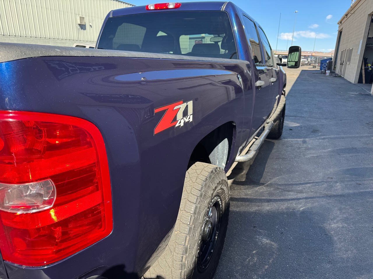 Used 2010 Chevrolet Silverado 2500 LT w/ Interior Plus Package AWD/4WD image 15