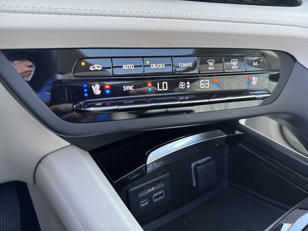 Certified 2023 Buick Envision Avenir AWD/4WD image 16