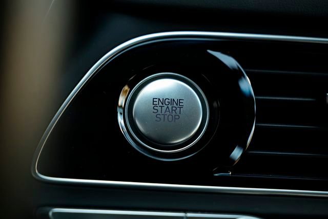 Used 2023 Genesis G70 2.0T image 36