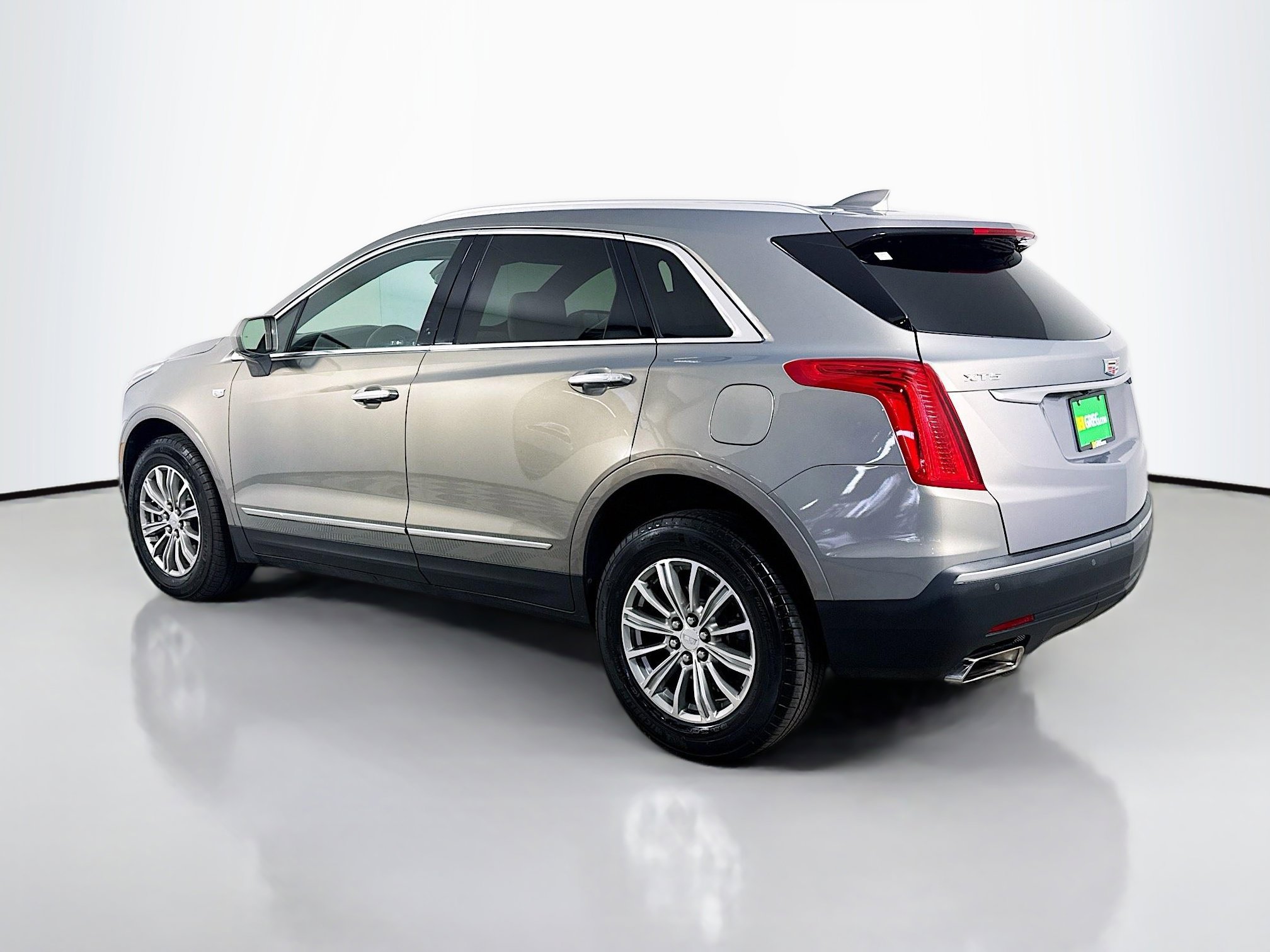 Used 2018 Cadillac XT5 Luxury w/ Driver Awareness Package image 7
