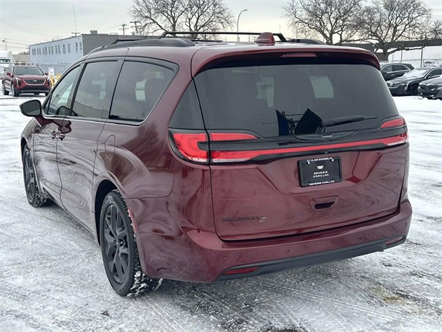 Used 2021 Chrysler Pacifica Touring-L w/ Uconnect Theater Family Group image 8