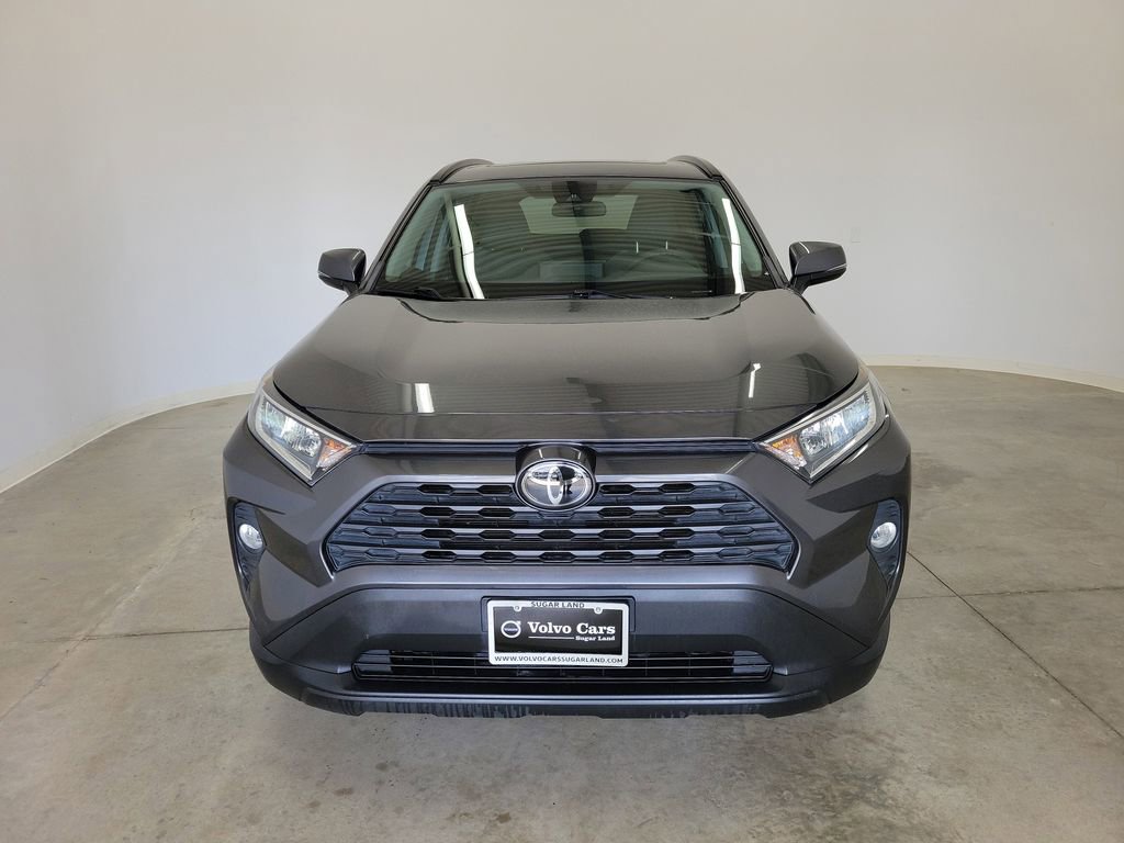 Used 2020 Toyota RAV4 XLE w/ Convenience Package FWD image 2