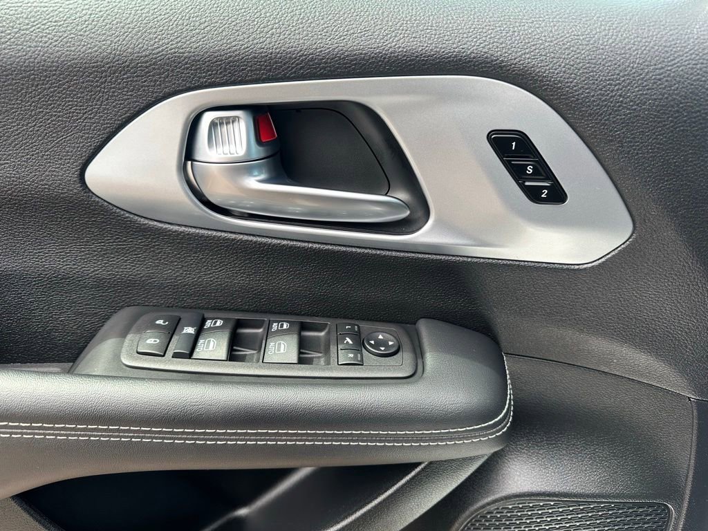 Certified 2026 Chrysler Pacifica Limited AWD/4WD image 23