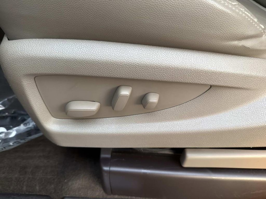 Used 2014 Chevrolet Silverado 1500 LTZ Z71 image 27