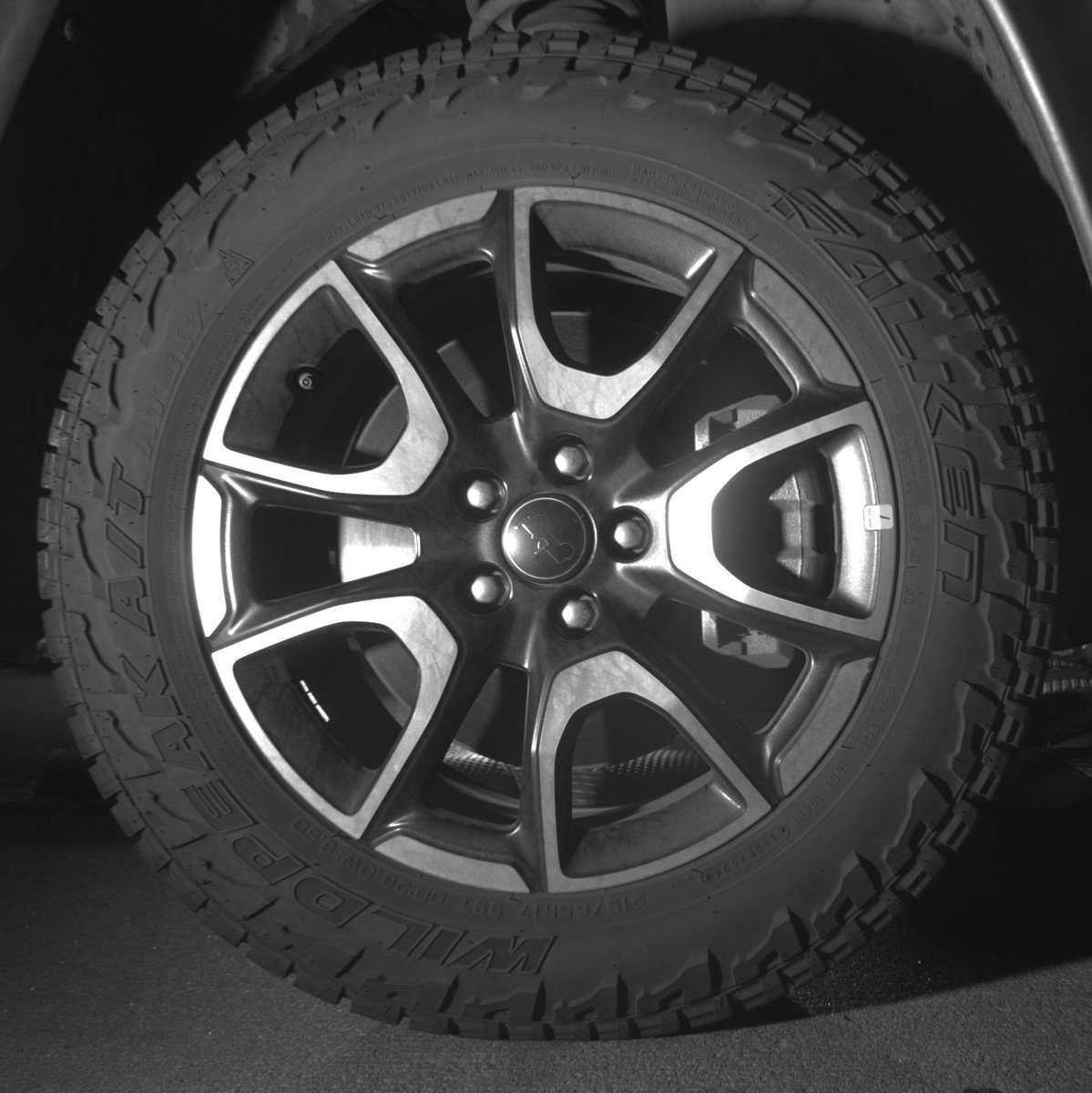 Used 2025 Jeep Compass Trailhawk image 13