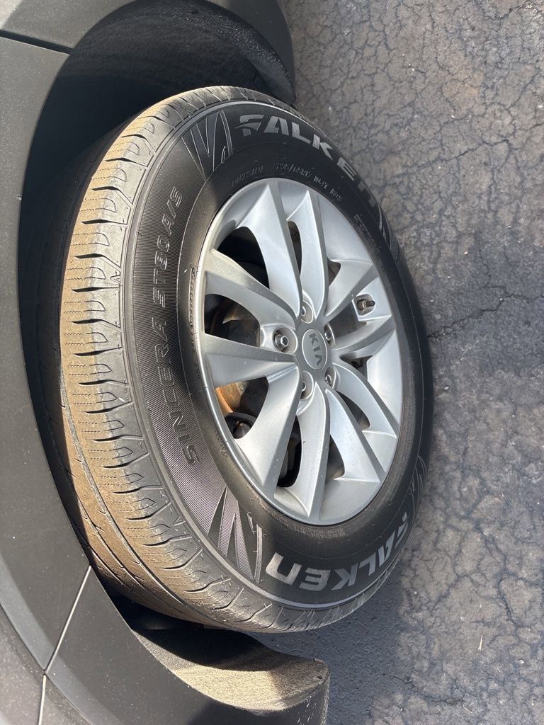 Used 2017 Kia Sorento LX w/ LX Convenience Package image 10