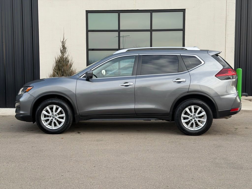 Used 2018 Nissan Rogue SV w/ Sun & Sound Touring Package image 2