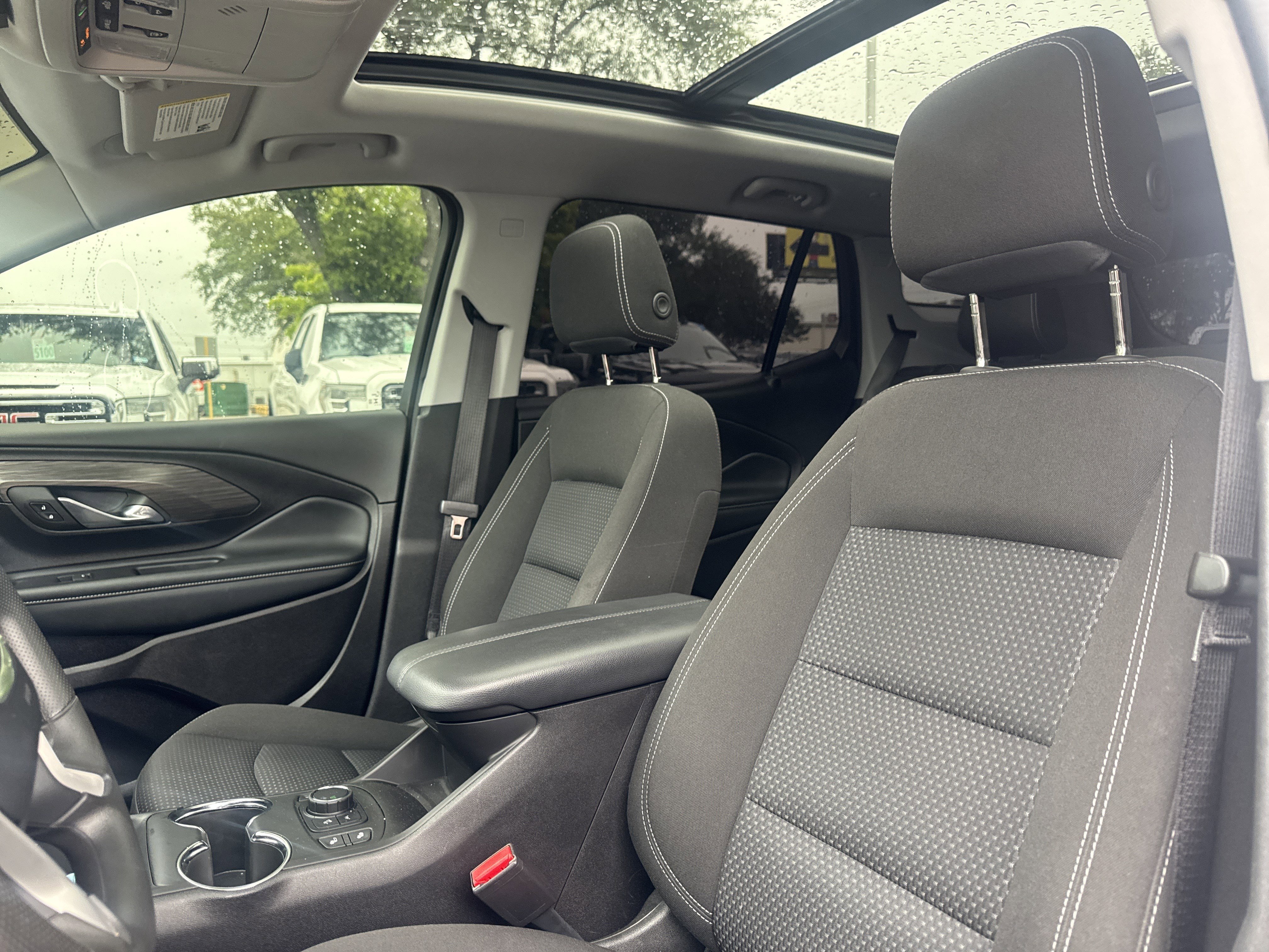 Used 2024 GMC Terrain SLE w/ Driver Convenience Package FWD image 7