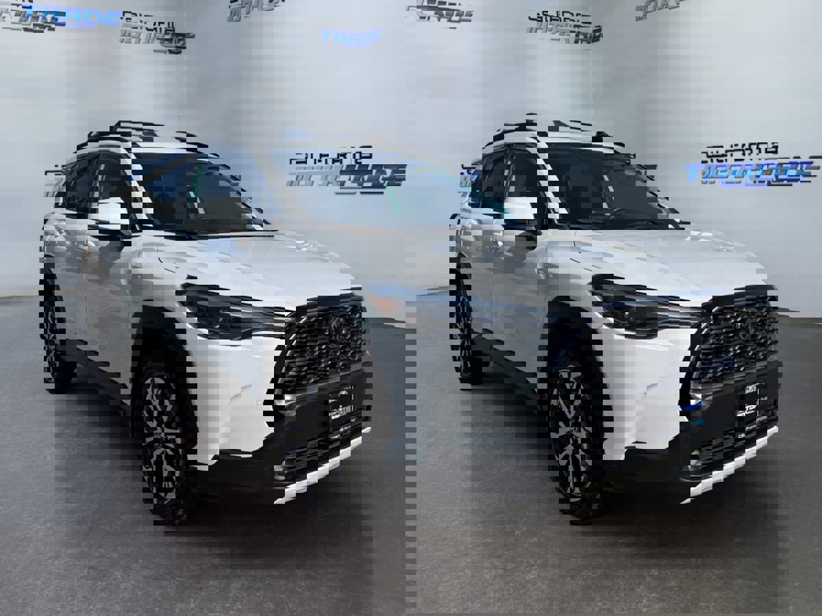 Used 2023 Toyota Corolla Cross XLE w/ Convenience Package image 3