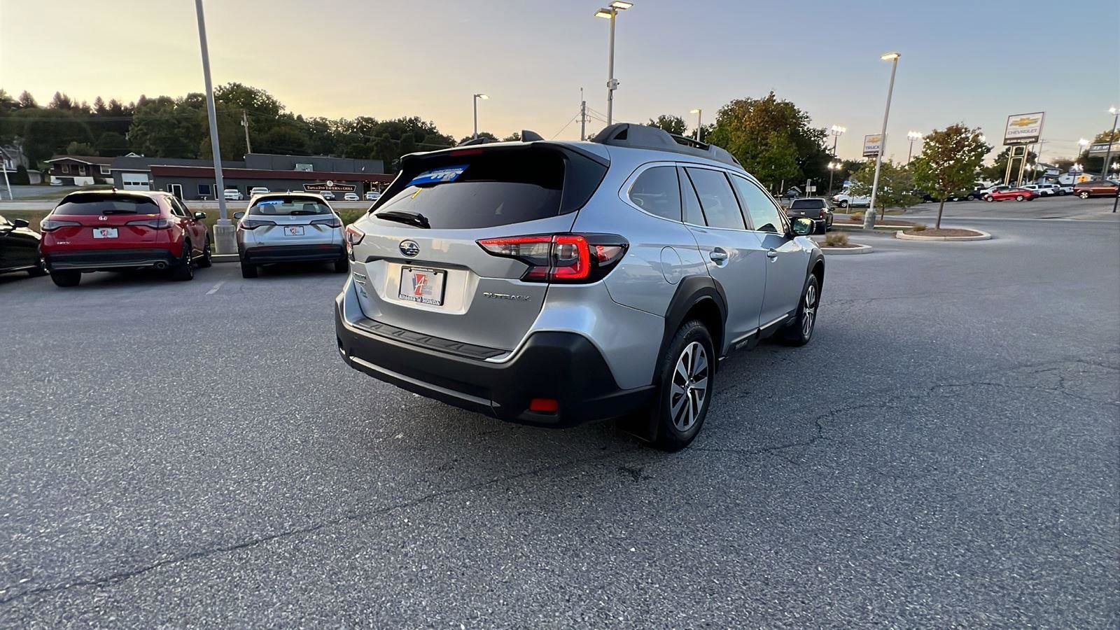 Used 2025 Subaru Outback Premium w/ Popular Package #1A image 4